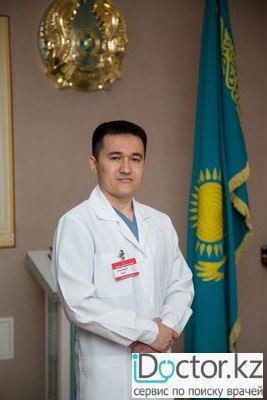 На фотографии изображён Хирург Насибуллин Едиль Рафаилович