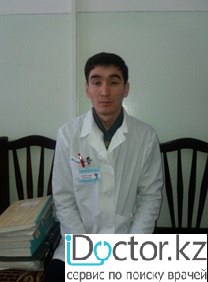 На фотографии изображён ВОП (врач общей практики) Абиев Жандос Ерсеитович