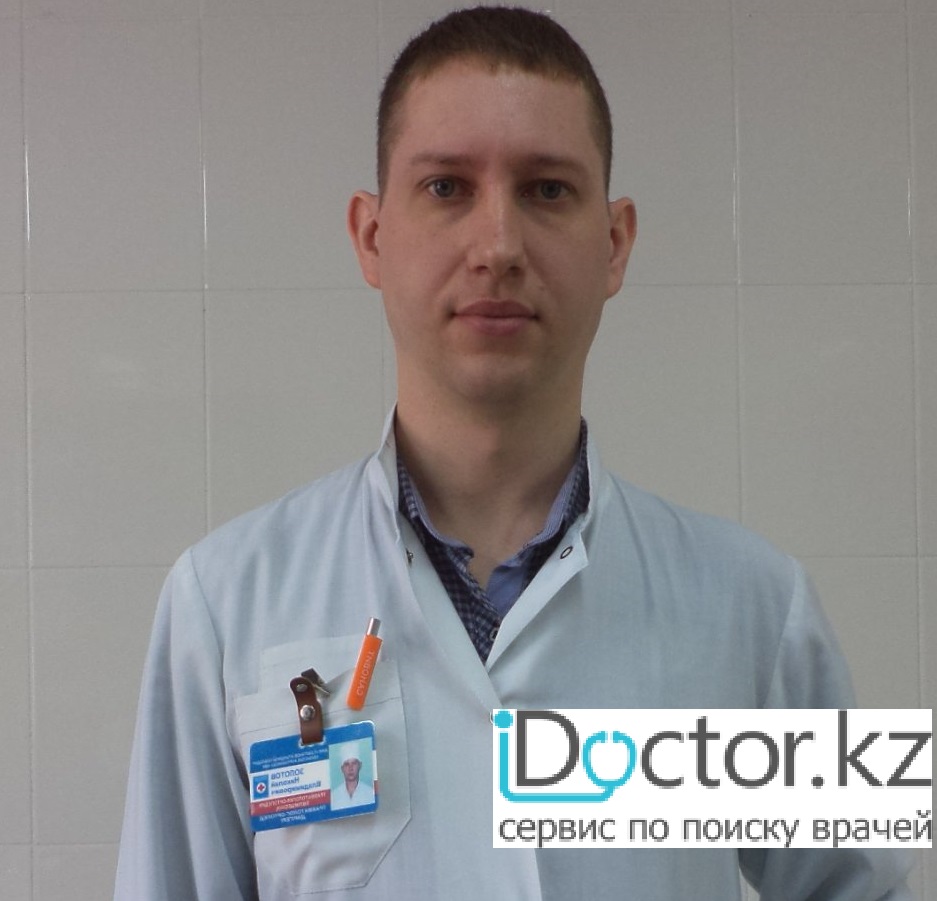 На фотографии изображён Ортопед Золотов Николай Владимирович