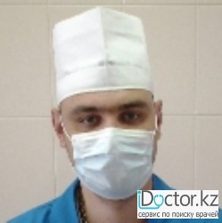 На фотографии изображён Стоматолог Рябов Алесандр Сергеевич