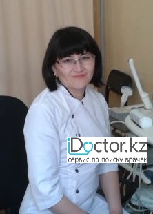 На фотографии изображён Акушер Ашимова Сымбат Жаксылыковна