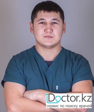 На фотографии изображён Стоматолог-хирург Адилов Азамат Кадыржанович