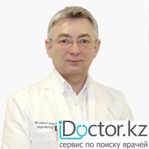 На фотографии изображён Офтальмолог (көз дәрігері) Орешкин Евгений Викторович