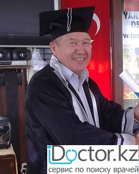 На фотографии изображён Хирург Усманов Оразгали Каппасович