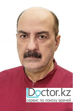 На фотографии изображён  Назаров Рафаэль Беримкулович