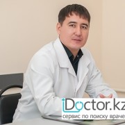 На фотографии изображён Проктолог Кожекенов Динат Ерикович