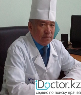 На фотографии изображён (ЖТД) жалпы тәжірибелік дәрігер Мусагулов Есентай Шайарыстанович