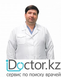 На фотографии изображён ЛОР (отоларинголог) Станислав Черепанов Геннадьевич