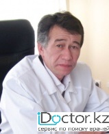На фотографии изображён ВОП (врач общей практики) Кабулов Каирлы Сартаевич