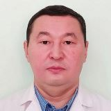На фотографии изображён Джаркеев Кайрат Сарманович