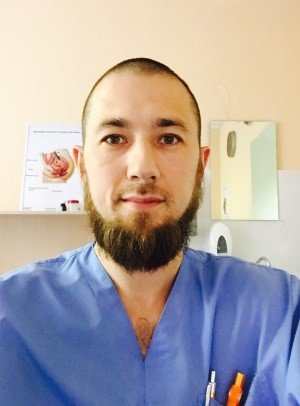 На фотографии изображён Андролог Сакенов Ерлан Дауренбекович