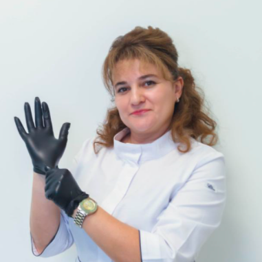 На фотографии изображён Дерматолог Садыкова Зарина Сиявушевна