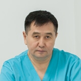 На фотографии изображён Вертебролог Канат Токмулдинов Советканович