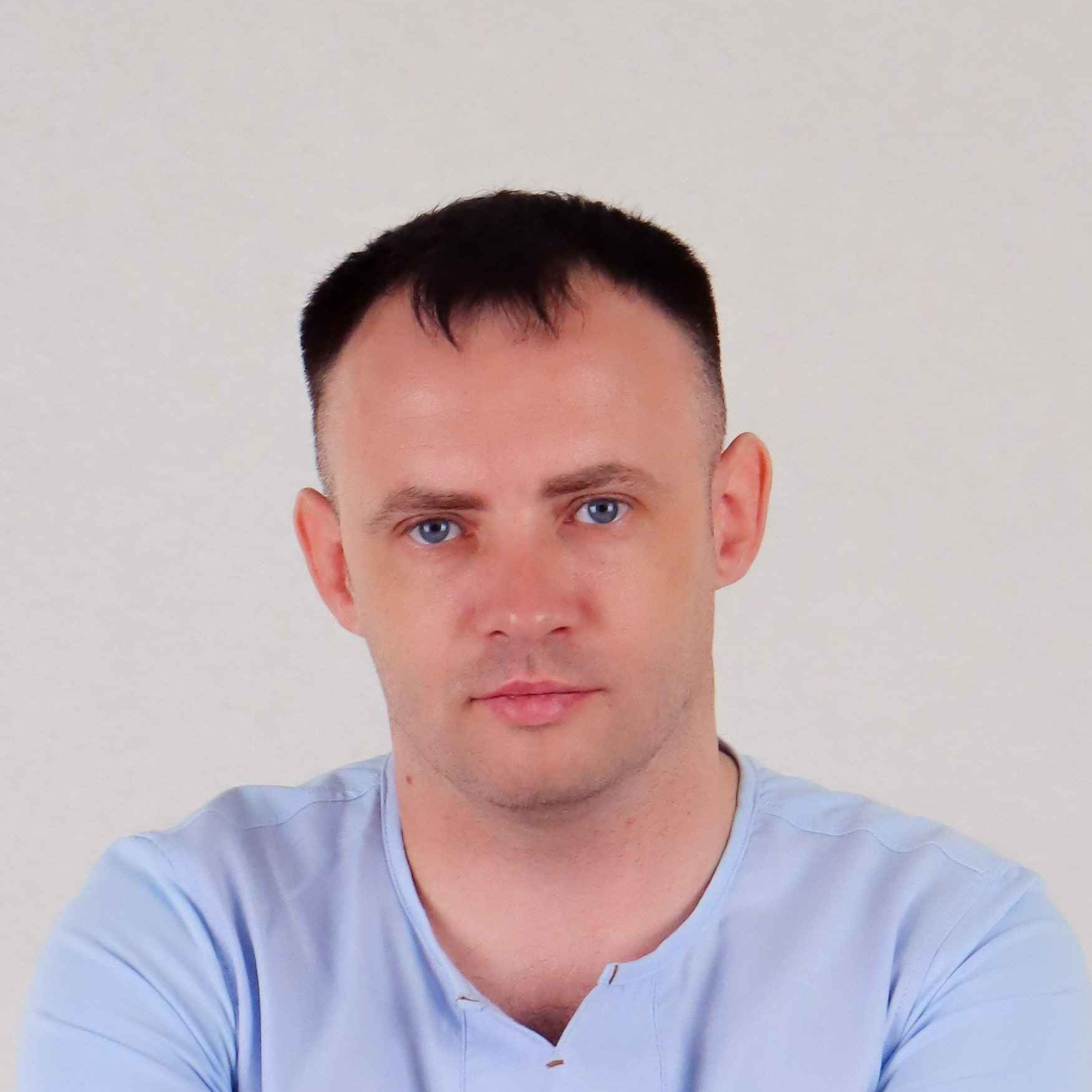 На фотографии изображён Психолог Нужин Валентин Александрович