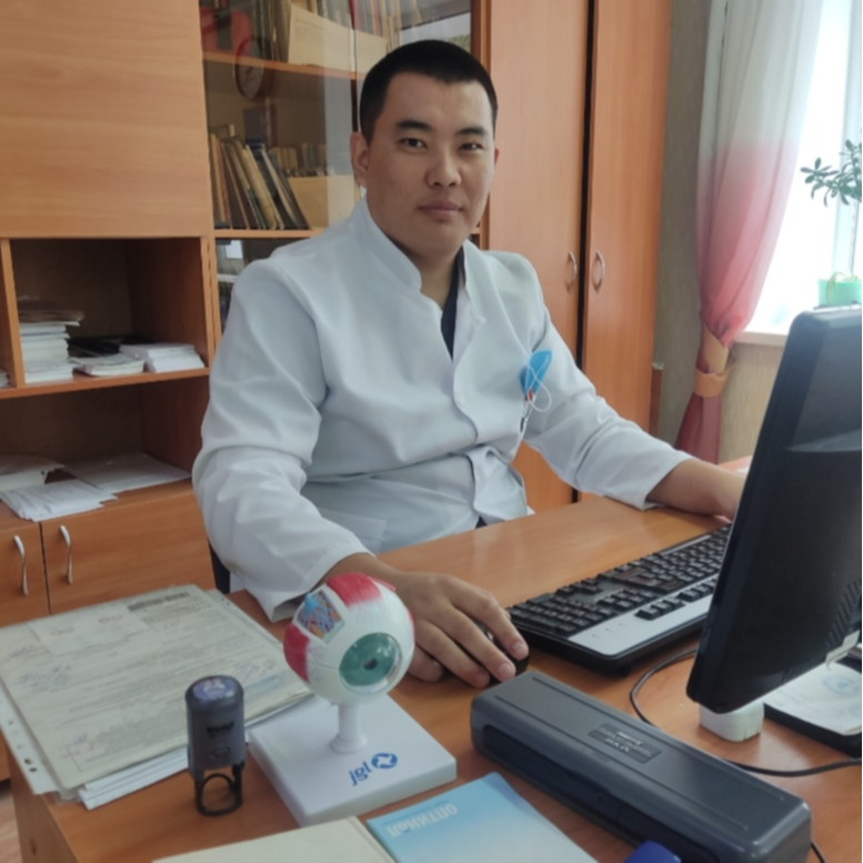 Суретте Офтальмолог (көз дәрігері) Жаппасов Бахтияр Темирланович