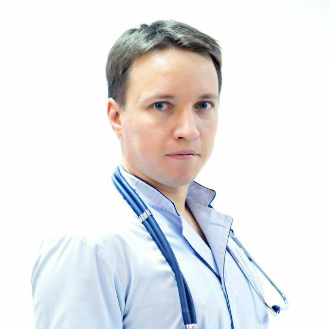 На фотографии изображён Терапевт Кожаев Евгений Николаевич