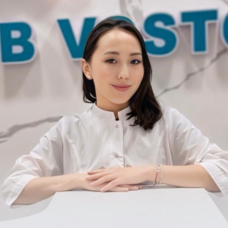 На фотографии изображён  Каримова Зарина Нуртасовна