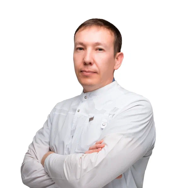 На фотографии изображён Дерматовенеролог Аккужин Амир Амангазиевич