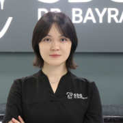 На фотографии изображён Ортодонт Пернебек Балжан Акылжановна