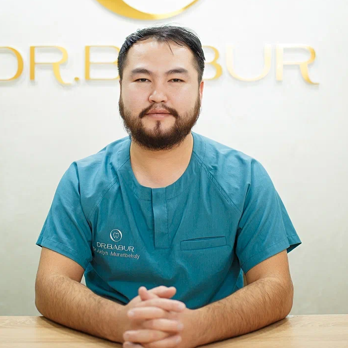 На фотографии изображён Стоматолог-терапевт Тұрғанов Айдын Мұратбекұлы