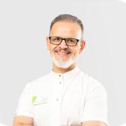 Суретте Стоматолог-ортодонт Махмут Медхат Сулейман