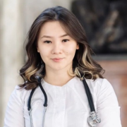 На фотографии изображён ВОП (врач общей практики) Абдуллина Гузяль Маулимбердыевна