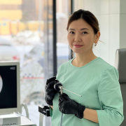 На фотографии изображён ЛОР (отоларинголог) Шакибаева Салтанат Кайыпназаровна