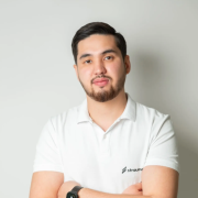 Суретте Стоматолог - имплантолог Жастлеков Адиль Канатович