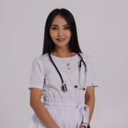 На фотографии изображён Педиатр Рахимбаева Айжан Мұратбекқызы