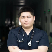 На фотографии изображён Терапевт Устабай Диас Ардагельдиевич