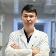 Суретте Хирург Жапон Мұхтар Әлімжанұлы