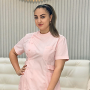 На фотографии изображён Акушер-гинеколог Гаджиева Лейла Башировна