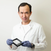 На фотографии изображён Стоматолог Усембаев Ернар Жасуланович