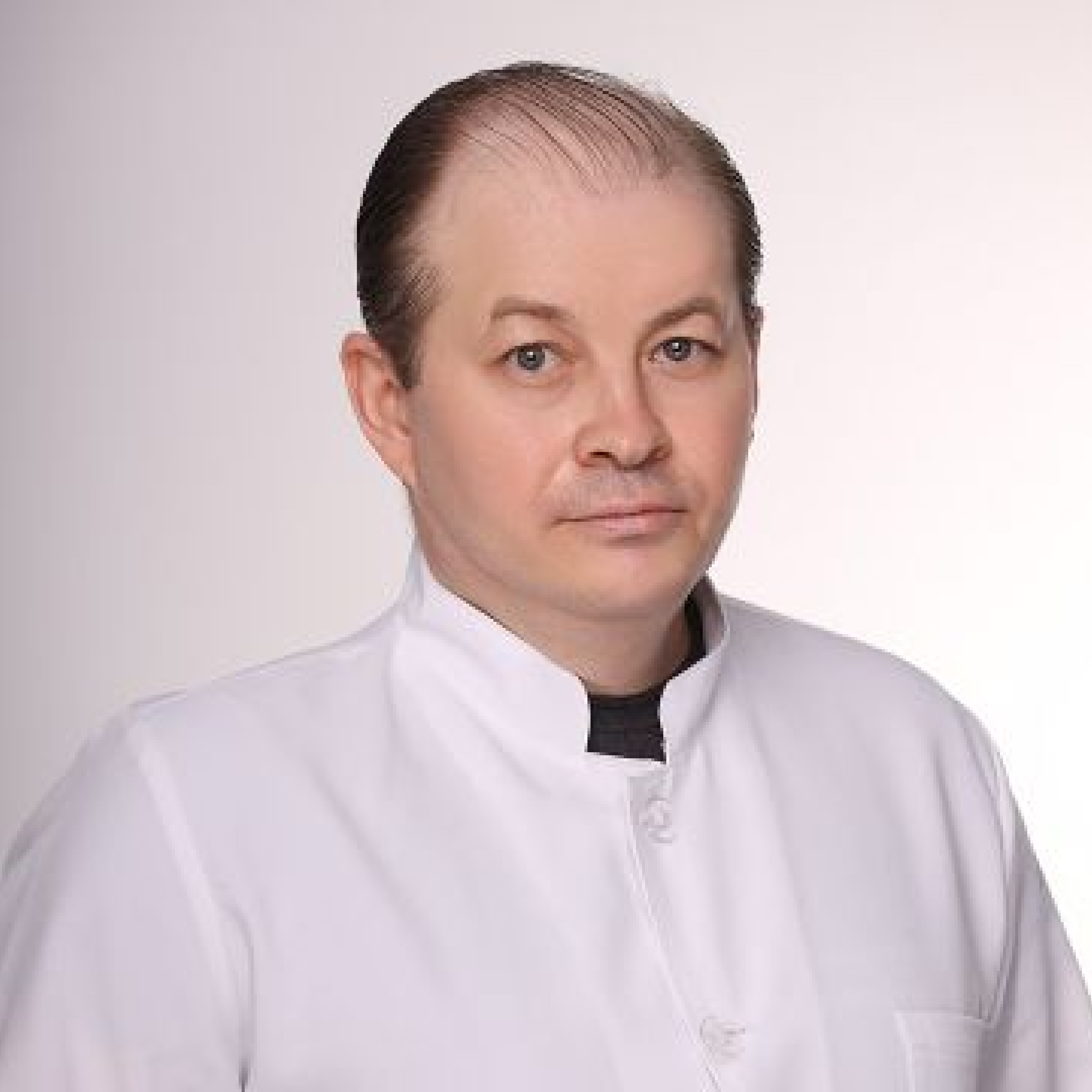 На фотографии изображён  Жданов Дмитрий Юрьевич
