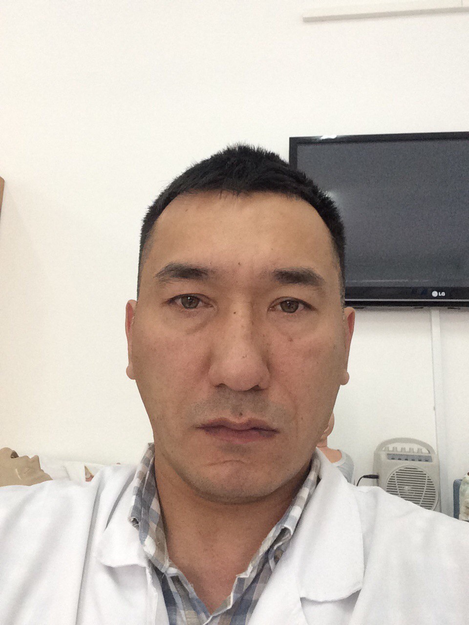 На фотографии изображён Хирург Акимжанов Куат Данерович