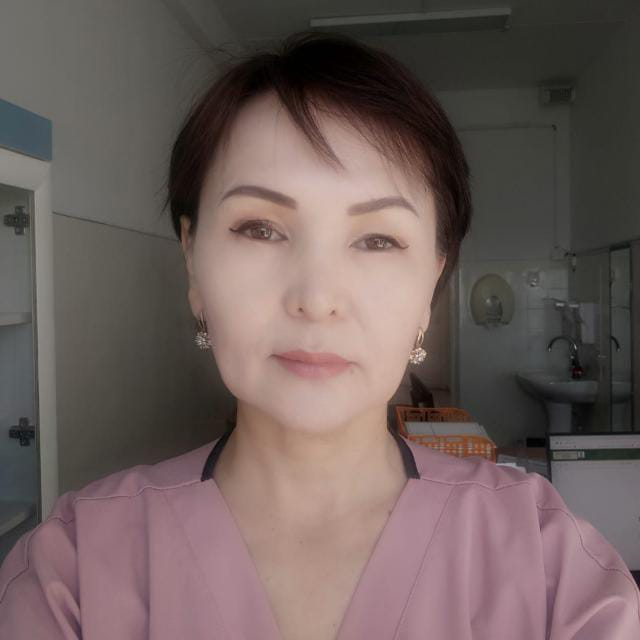 На фотографии изображён Акушер-гинеколог Ермаханова Индира Елдесовна