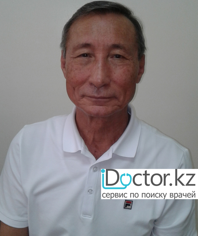 На фотографии изображён Есим Аскербек Жармагамбетулы