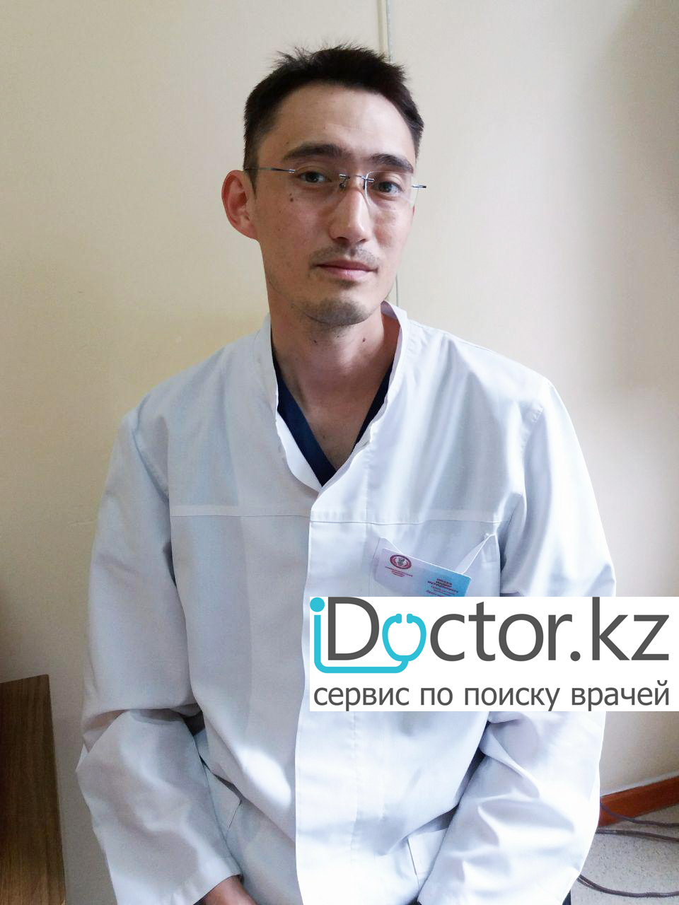На фотографии изображён Ортопед Исаев Надир Нурланович