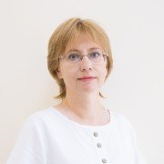 На фотографии изображён  Ивкина Лилия Александровна