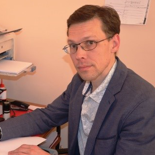 На фотографии изображён Петров Андрей Викторович