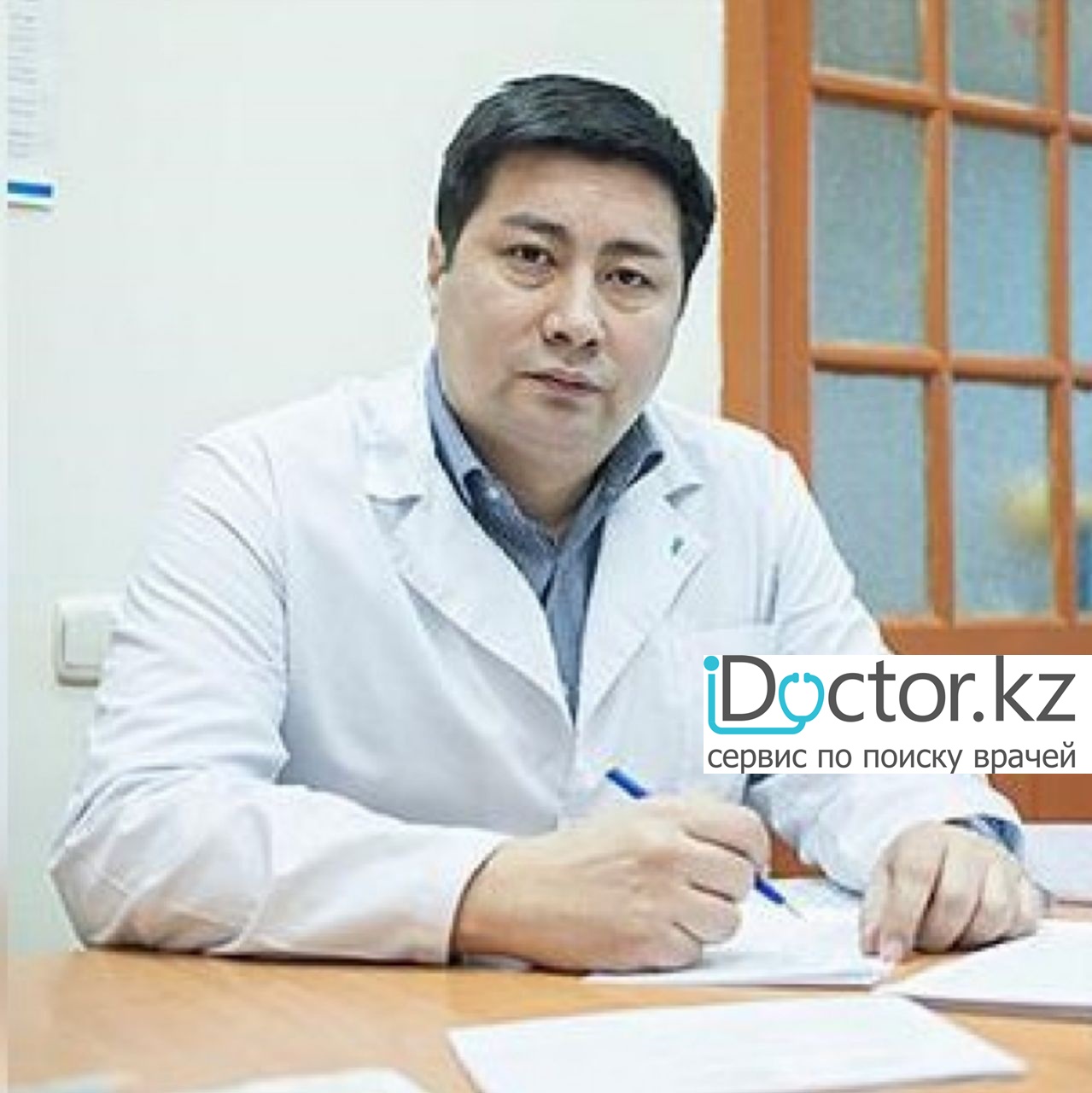На фотографии изображён Офтальмолог (көз дәрігері) Каиров Ардак Есимович