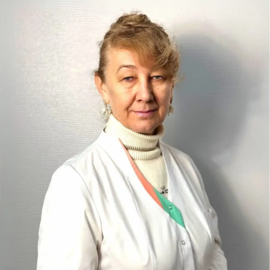 На фотографии изображён Паразитолог Перевалова Елена Павловна
