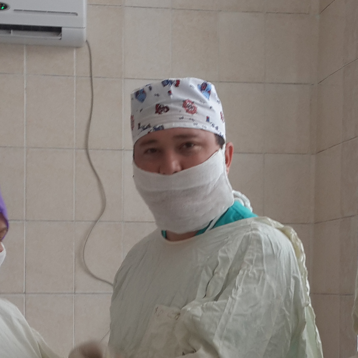 На фотографии изображён Уролог Кайназаров Нурджан Каримбаевич