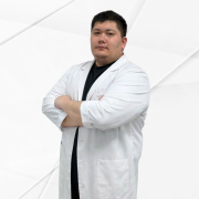 Суретте Травматолог-ортопед Кенжебеков Аскар Оралханович