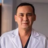 Суретте Хирург Азмагамбетов Руслан Сагидоллович