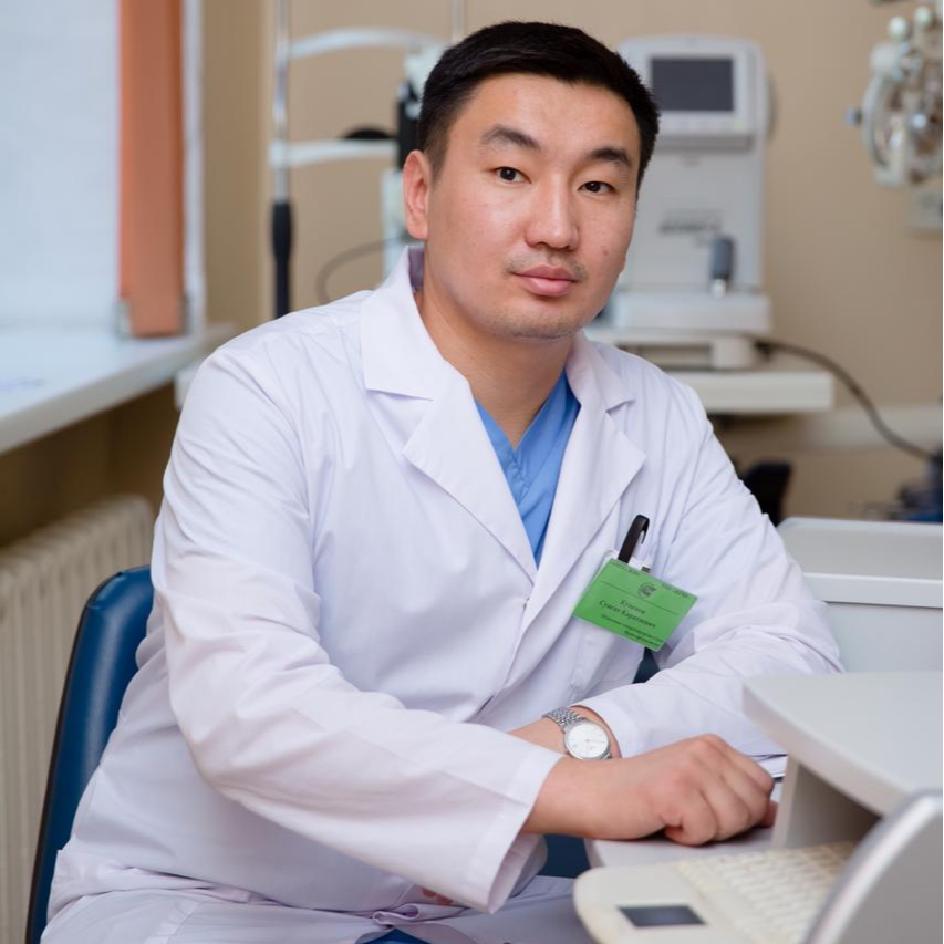 На фотографии изображён Офтальмолог (окулист) Купенов Сунгат Каратаевич