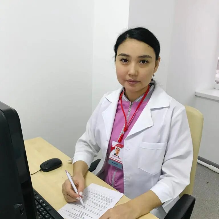 На фотографии изображён Хирург Зайнуллина Айгуль Маликовна