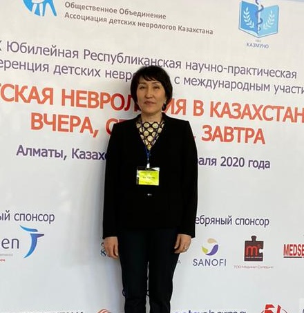 На фотографии изображён Балалар неврологы Тулеукенова Гульмира Кешубаевна