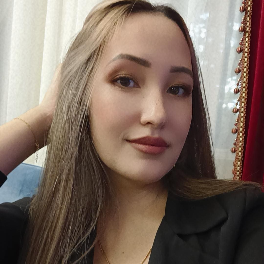 На фотографии изображён ВОП (врач общей практики) Кожахметова Айгерим Еркиновна