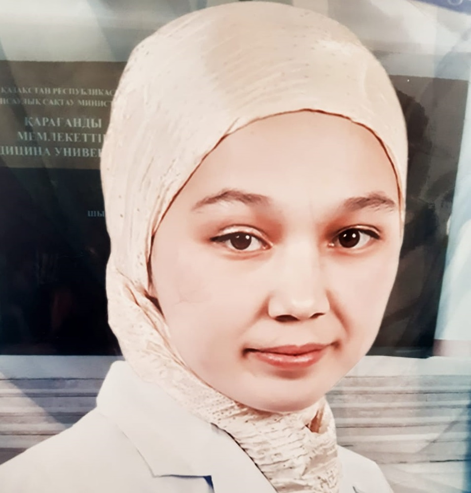На фотографии изображён Педиатр Мустафа Жанар Рахимбековна